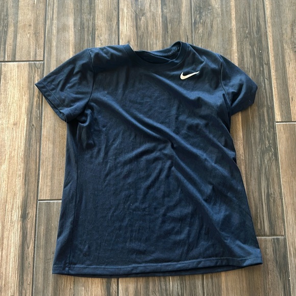Nike women’s top - Picture 1 of 3